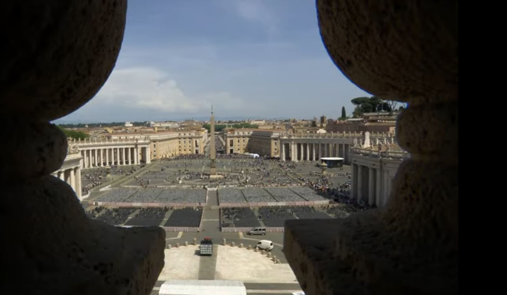 Basilika Santo Petrus Vatikan Dipenuhi Umat Berduka, Tonton Langsung di Sini