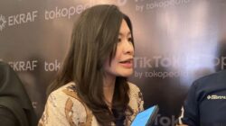 Presiden Direktur Tokopedia dan TikTok E-commerce Melissa Siska Juminto menyampaikan penjelasan soal program Creators Lab x Emak-Emak Matic di Makassar, Sulawesi Selatan, Rabu, 23 April 2025. (ANTARA/Hreeloita Dharma Shanti)