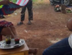 Inilah Penampakan Saat Oknum Pejabat Dinas P dan K SBD Datangi Sekolah, Diberi Kain Adat dan Amplop