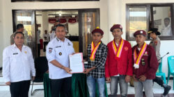 Bupati TTU, Sekda TTU, Ketua Presidium PMKRI Cabang Kefamenanu, Sekjed PMKRI Cabang Kefamenanu, Germas PMKRI Cabang Kefamenanu. (Tenaers/Narken)