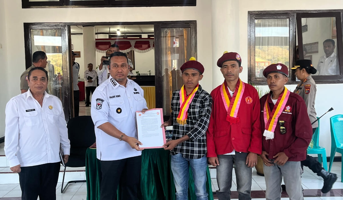 Bupati TTU, Sekda TTU, Ketua Presidium PMKRI Cabang Kefamenanu, Sekjed PMKRI Cabang Kefamenanu, Germas PMKRI Cabang Kefamenanu. (Tenaers/Narken)