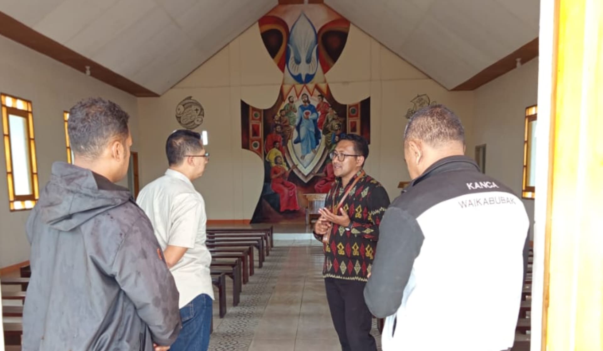 Renovasi Gereja St. Kornelius Dapat Dukungan Rp200 Juta, Romo Christo Ngasi: Bukti Kebersamaan. (Tenaers/Maksi Tena)