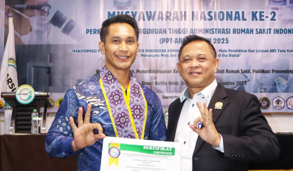 Ketua Prodi ARS Unmaris Sumba, Bewa Dangu Wole (kiri). (Tenaers/Yanto Tena)