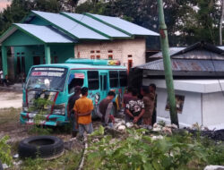 Akibat Sopir Mabuk, Bus Benza Tabrak Rumah Kubur di Wewewa Selatan