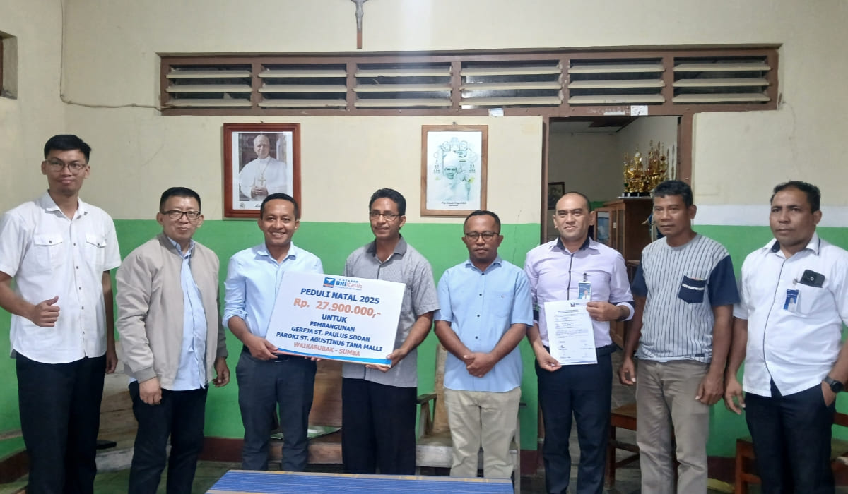 Yayasan BRIKasih memberikan bantuan senilai Rp27,9 juta, Senin, 1 Desember 2025. (Tenaers/Yanto Tena)