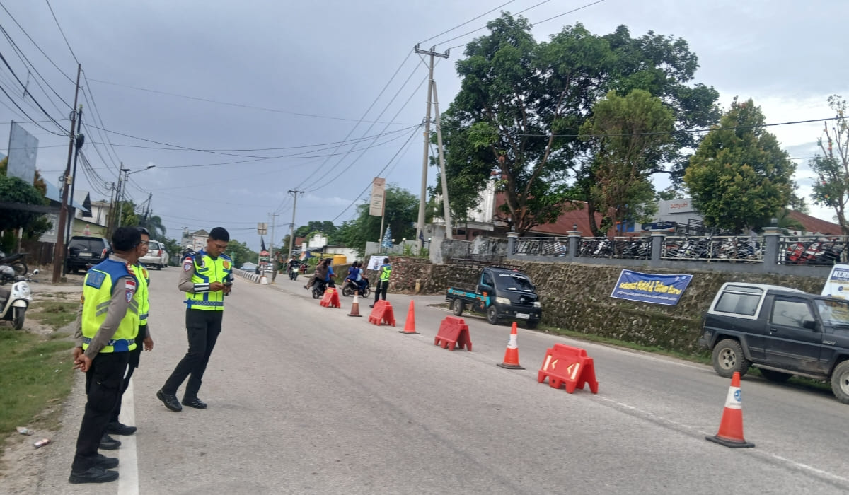 TNI–Polri Siaga Natal 2025 di SBD, Warga Diimbau Tertib Lalu Lintas dan Jaga Kedamaian