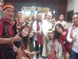 Datang Bersama Putrinya ke Natal MKAG, Pesan Gubernur NTB Ini Bikin Haru Ribuan Umat Kristiani