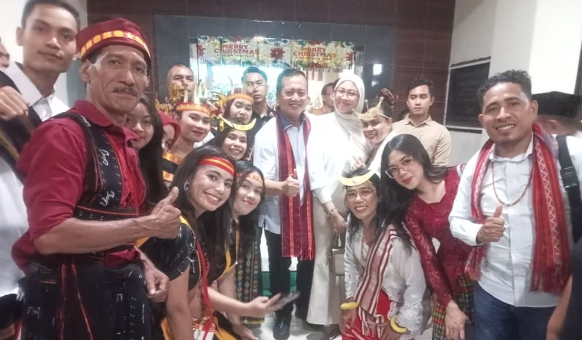 Pose bersama usai Natal bersama
