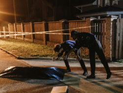 Dari Minuman Keras ke Pembunuhan Sadis: Pemuda Sumba Tewas dengan Luka Leher, Rumah Pelaku Dibakar Warga