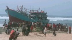 Tak Terdaftar di Jadwal Pelabuhan Waikelo, KMP Abadi Jaya 1 Mendadak Kandas di Kodi Balaghar