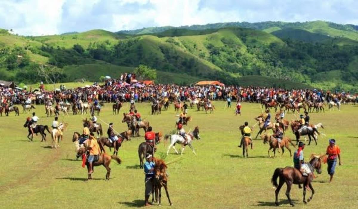 Tradisi Pasola di Lamboya, Sumba Barat, Nusa Tenggara Timur (NTT). (Tenaers/Travelingyuk.com)