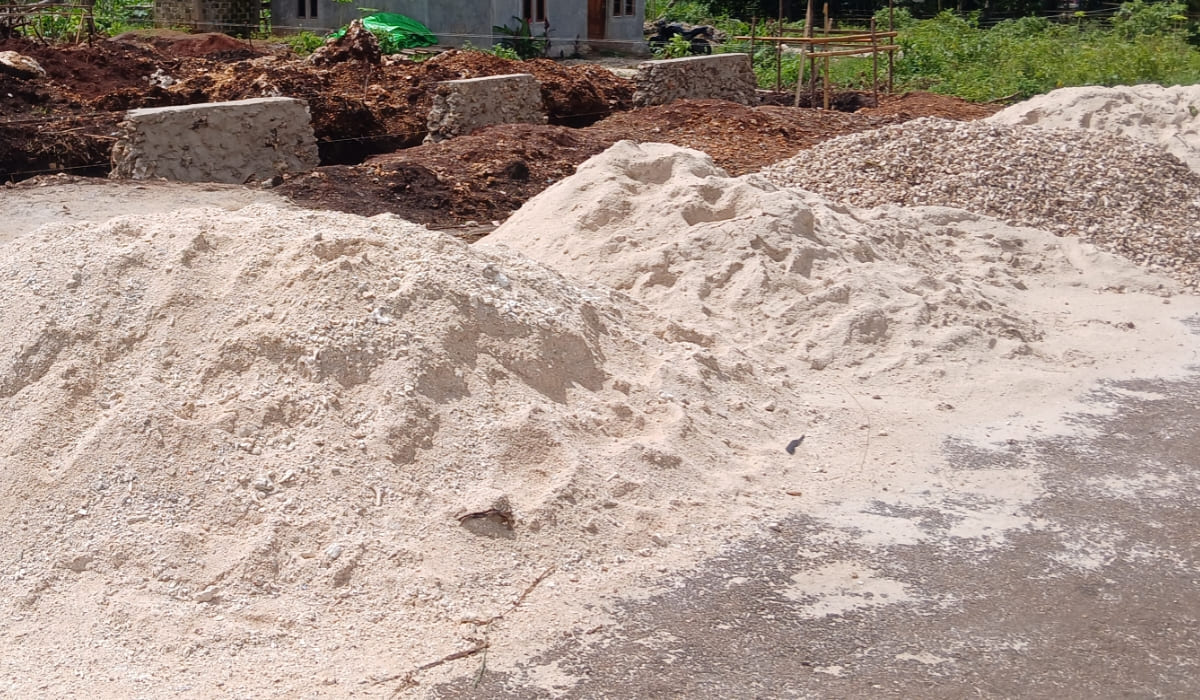 Brutal! Proyek Koperasi Merah Putih di Sumba Gunakan Pasir Laut, Warga Ditangkap Akibat Curi Pasir di Pantai