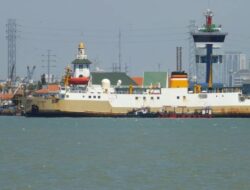 KM Egon Tak Bisa Sandar di Pelabuhan Waikelo! Ternyata Ini Biang Keroknya