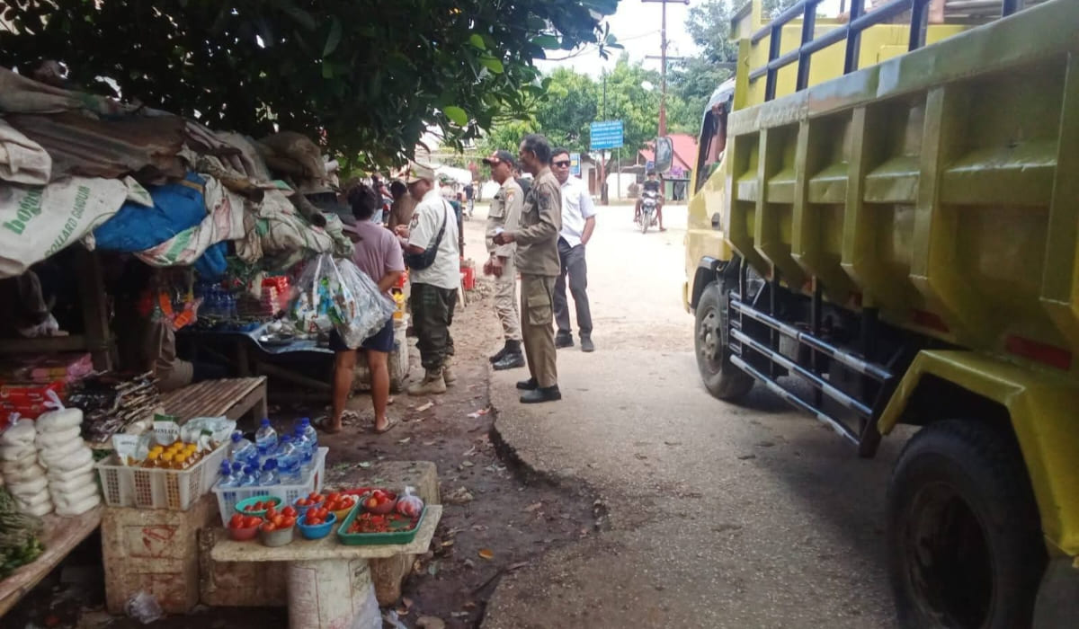 Mulai Ditata! PKL di Simpang Bondo Kodi Akhirnya Digeser, Pemkab SBD Pilih Cara Halus