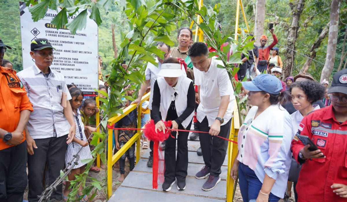 Jembatan Cinta Kasih yang menghubungkan Desa Bondo Bela dan Desa Rita Baru, Kabupaten Sumba Barat Daya (SBD), diresmikan oleh Bupati SBD, Ratu Ngadu Bonu Wulla, pada Minggu, 10 Mei 2026. (Facebook/Kominfo Sumba Barat Daya)