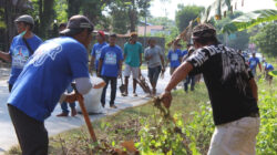 Demokrat SBD Rayakan HUT ke-25 dengan Aksi Nyata, Dukung Pembangunan, Soroti Drainase, dan Tanam 11 Pohon Kelapa